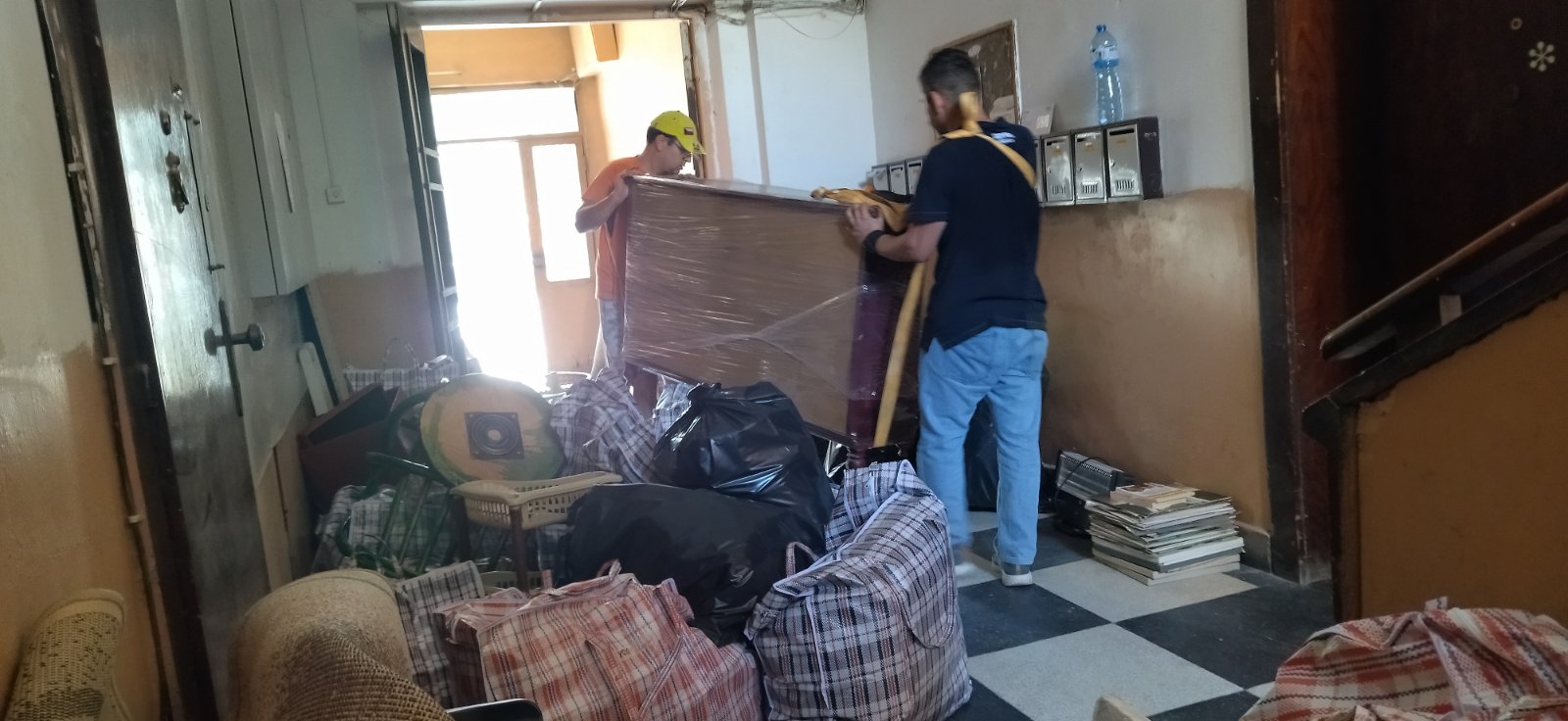 Пренасяне на дом ( багаж, покъщнина ) поради смяна на местоживеене от Хамали Совия Мувхом